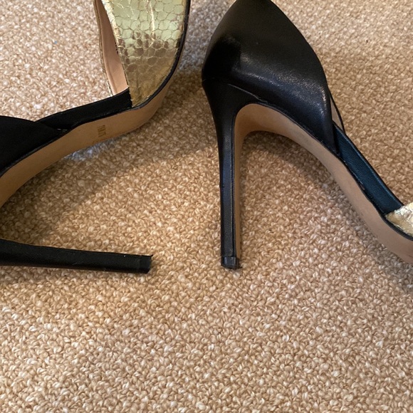 Vince Camuto Gold Snakeskin Embossed And Black Leather Pump Heels Size 7-1/2 - Picture 8 of 10